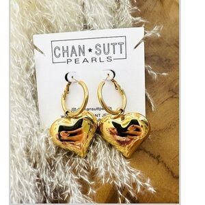 Chan Sutt Pearls chunky heart gold earrings